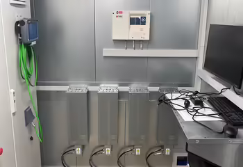 Das moderne Maschinenhaus eines NEUERO Schiffsentladers.