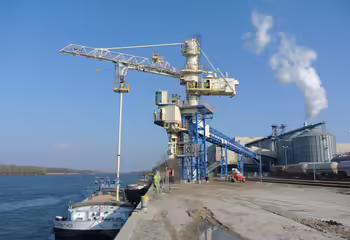 Je ein stationärer NEUERO Combiport 300/500 im Hafen von Agrana, Österreich.