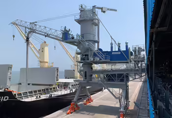 Der NEUERO Schiffsentlader Multiport M400AL in Vedanta, Indien.